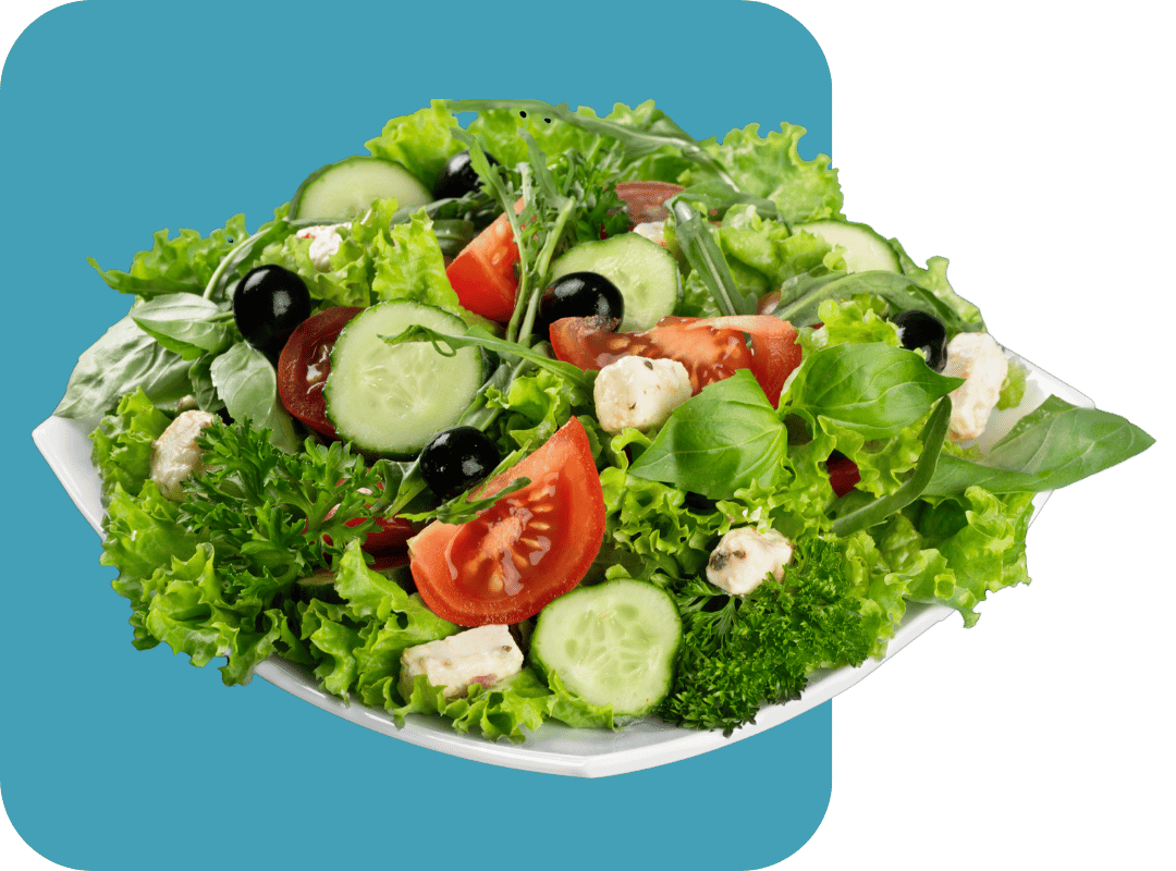 Un piatto di verdure ricche di fibra e povere di carboidrati per una dieta antinfiammatoria